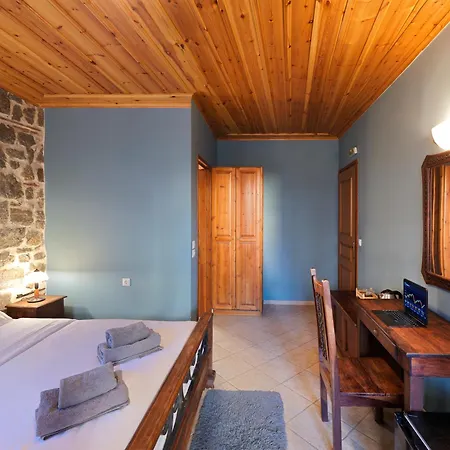 White Hills & * Arachova