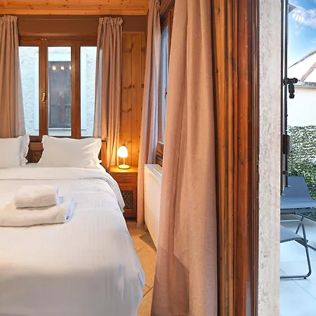 White Hills & * Arachova