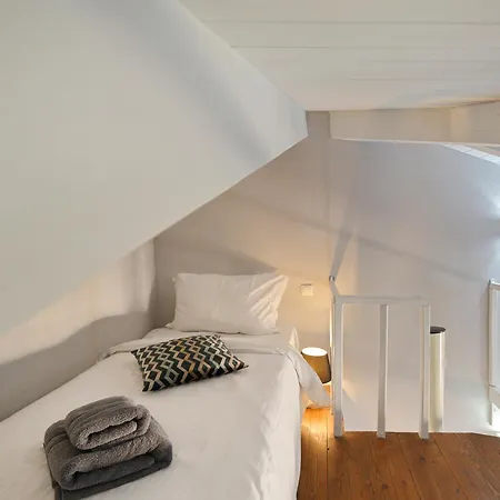 White Hills & Apartment