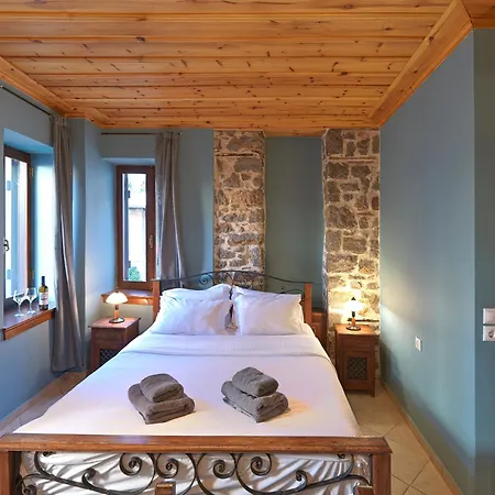 White Hills & * Arachova